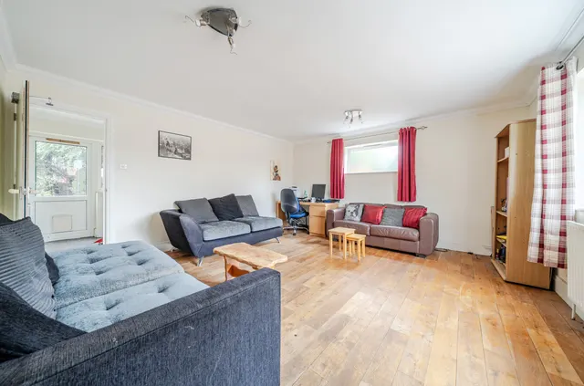 Almond Close, Guildford, GU1, photo 2