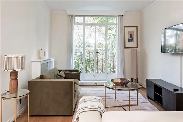 Bayswater Road, W2, photo 1