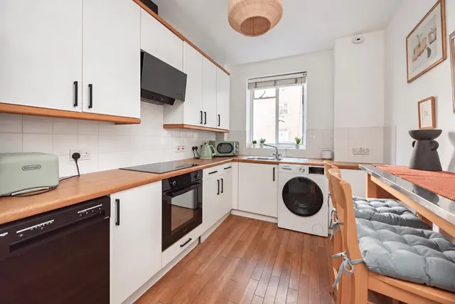 Bayswater Road, W2, photo 2
