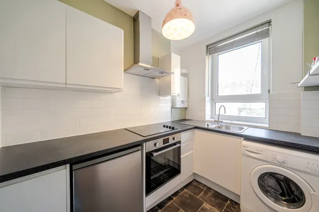 Photo 2 — Kinglake Estate, London, SE17