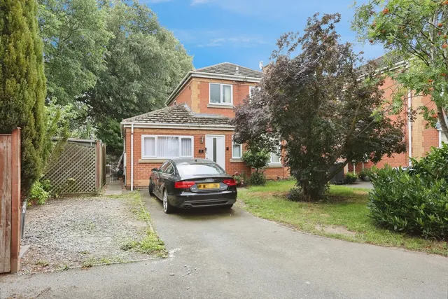 Perry Grove, Loughborough, LE11, photo 1
