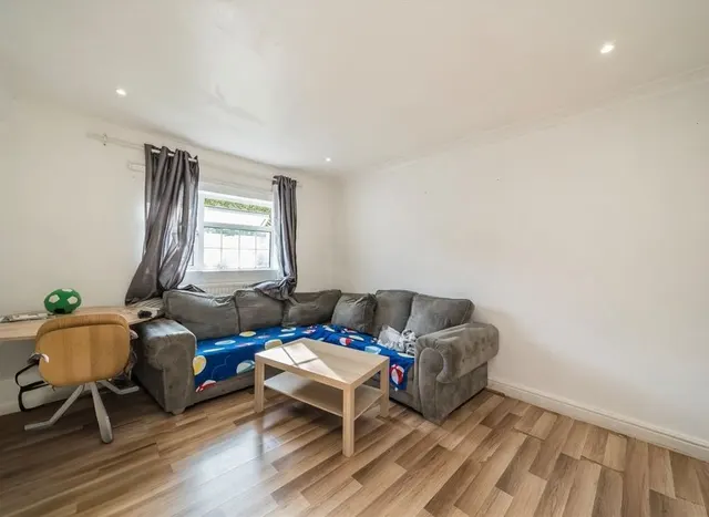 Photo 2 — Highfield Road, Acton, W3