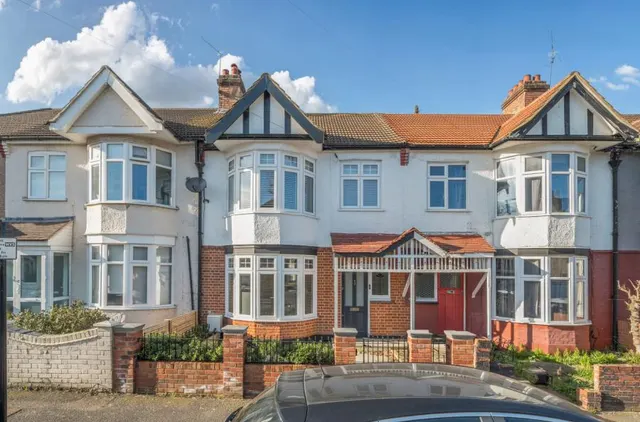 Carnarvon Road, London, E10, photo 1