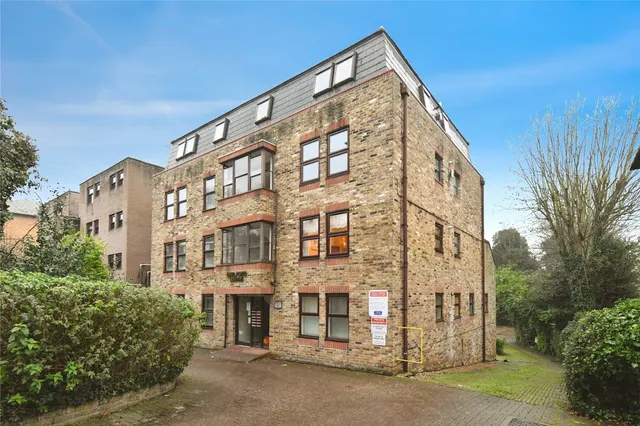 Photo 2 — Queens Road, Brentwood, Essex, CM14