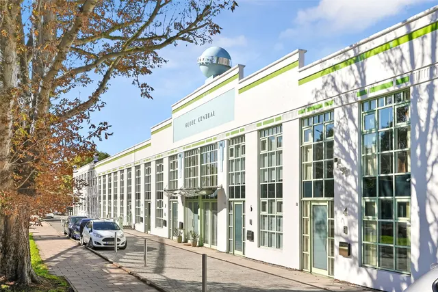 Photo 2 — Globe House Central, 1 Chertsey Road, TW1 1LJ