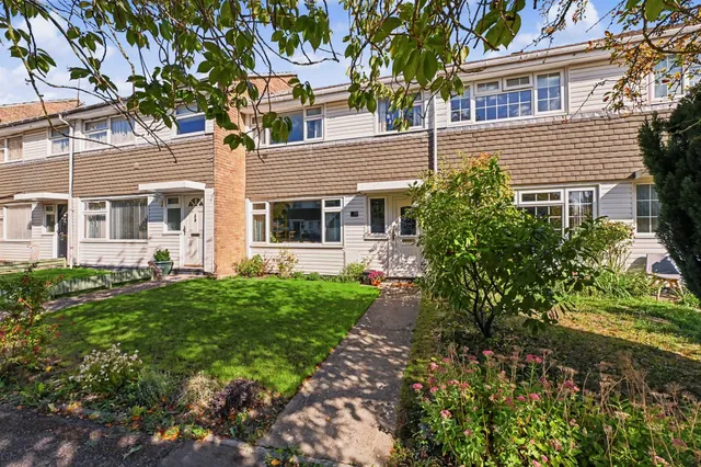 Faversham Close, Tring, HP23, photo 1