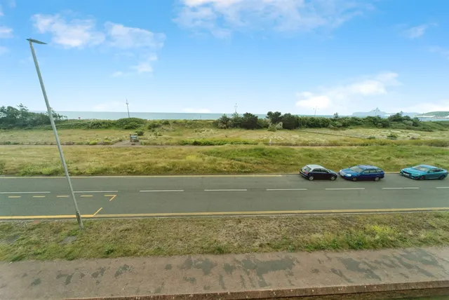 Photo 3 — Blakes Way, Eastbourne