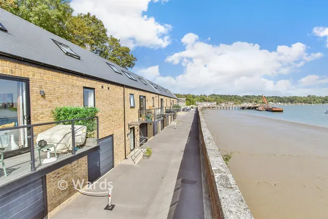 Upnor Road, Lower Upnor, ME2, photo 2