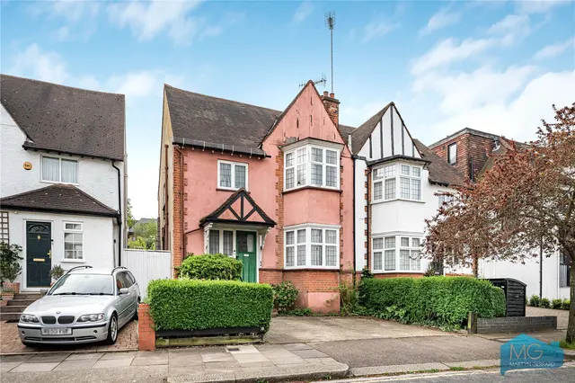 Lyndhurst Gardens, London, N3, photo 2