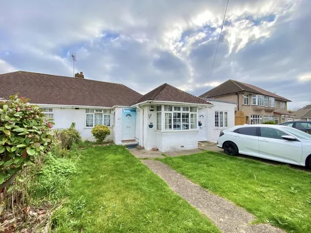 Oakington Avenue, Hayes, UB3 4AH, photo 1