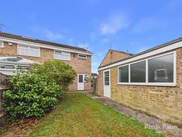 Photo 2 — Burbage Avenue, Hull, East Yorkshire, HU8