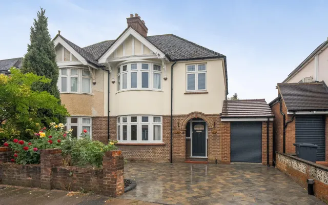 Rosamond Road, Bedford, photo 1