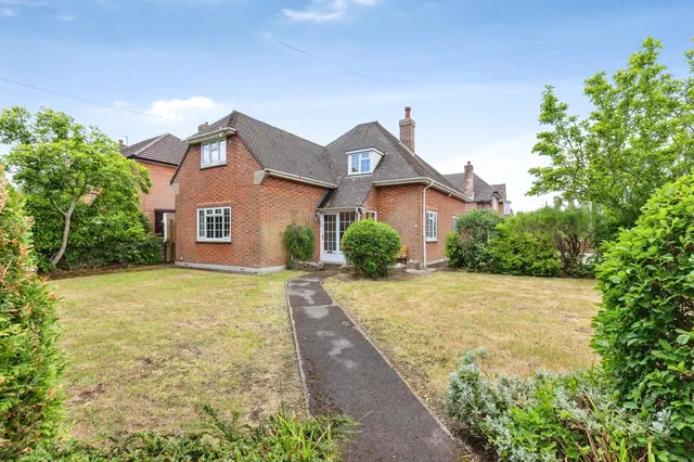 Holdenhurst Avenue, Bournemouth, photo 1