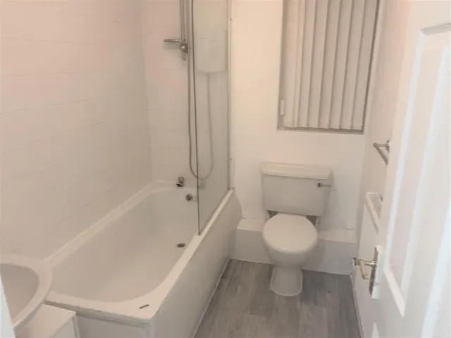 Francine Close, Liverpool, L3, photo 3