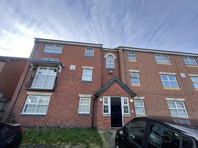 Francine Close, Liverpool, L3, photo 1