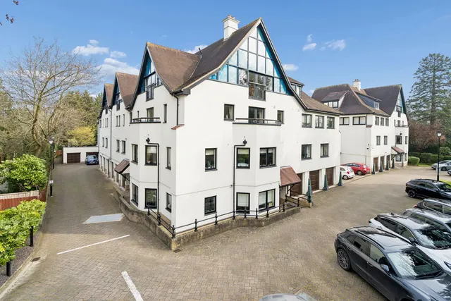 Viceroy Court, Northwood, HA6, photo 1