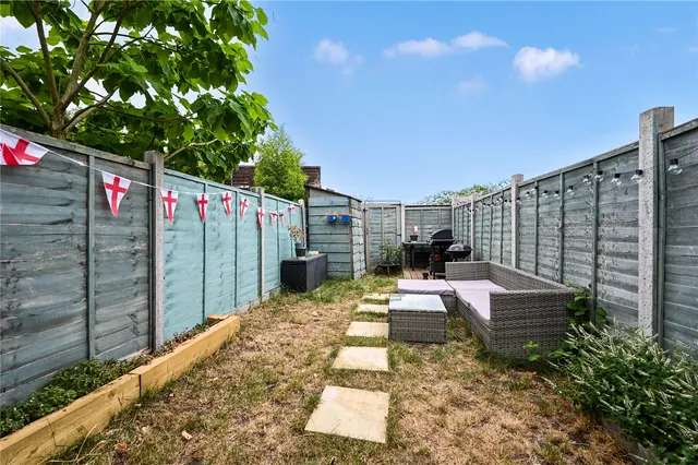 Peket Close, Staines, TW18, photo 3