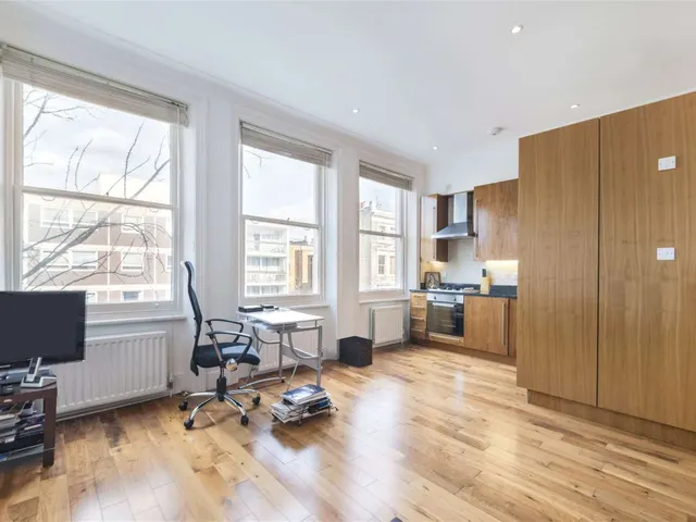Castletown Road, Barons Court, W14, photo 1