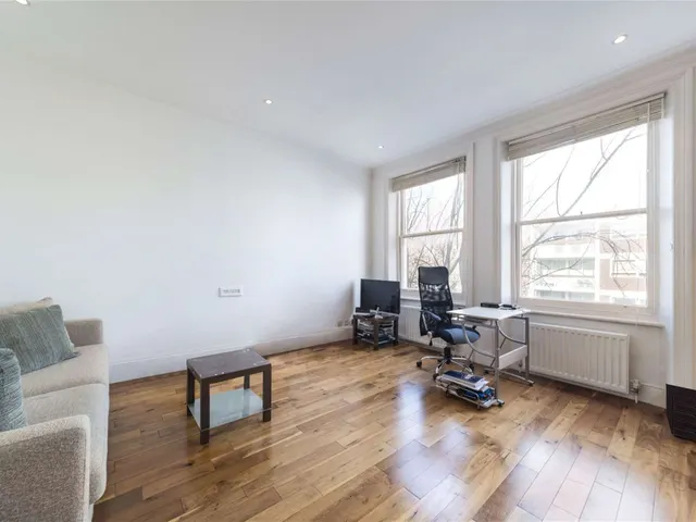 Castletown Road, Barons Court, W14, photo 3
