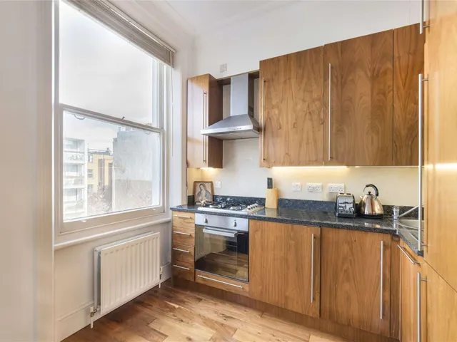 Castletown Road, Barons Court, W14, photo 2