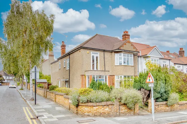 Redbridge Lane West, photo 1