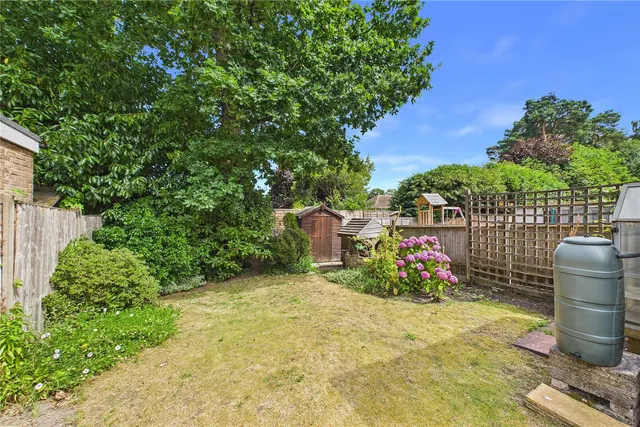 MacDonald Road, Lightwater, GU18, photo 2