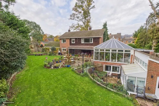 Bassett Wood Drive, Southampton, photo 1
