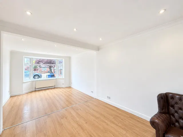 Semi-Detached To LetLady Margaret Road, Southall, UB1, photo 2