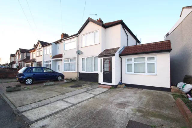 Ingleton Avenue, Welling, photo 1
