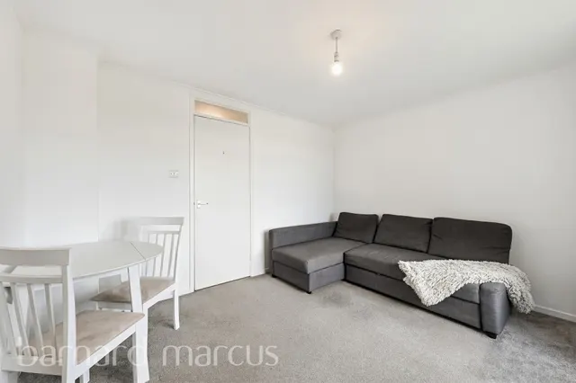 Minstrel Gardens, Surbiton, KT5, photo 2