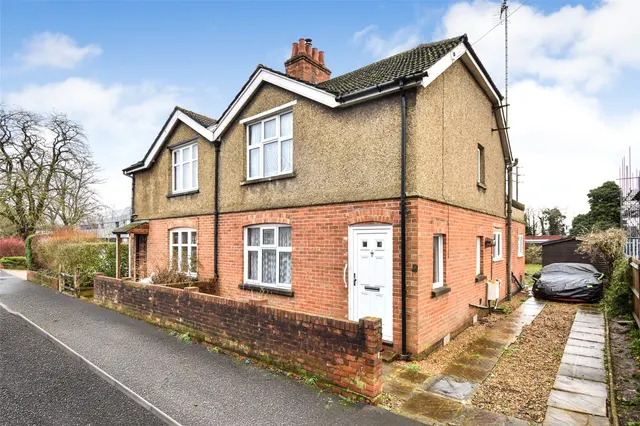 Hurlands Close, Farnham, Surrey, GU9 9JF, photo 1