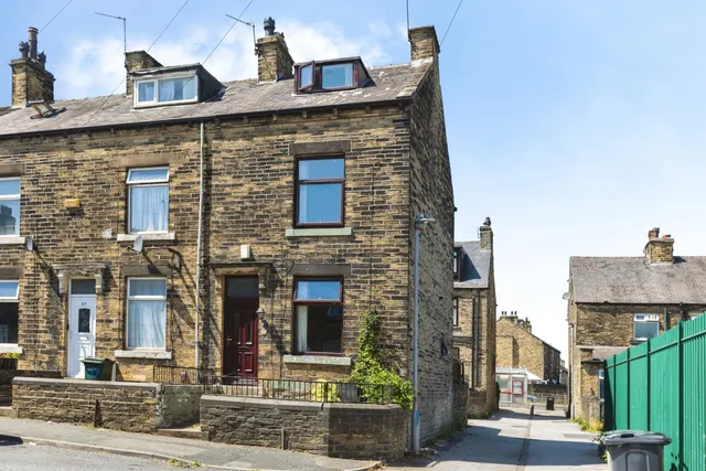 Runswick Terrace, Bradford, photo 1