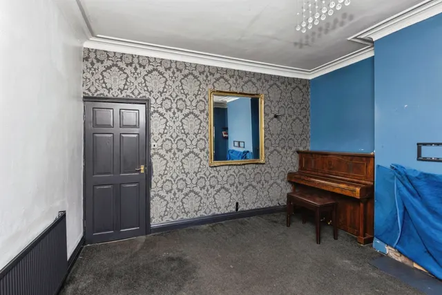 Photo 3 — Runswick Terrace, Bradford