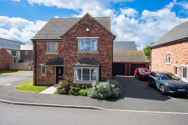 Coles Close, Little Harrowden, NN9, photo 1