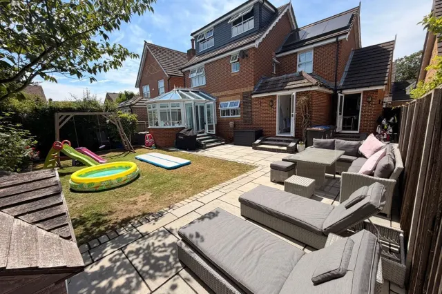 Thorpeside Close, Staines-upon-thames..., photo 1