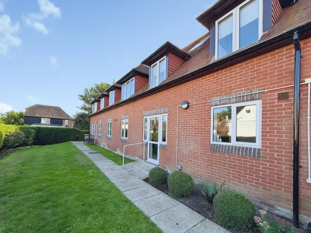 Tenterden, TN30, photo 1