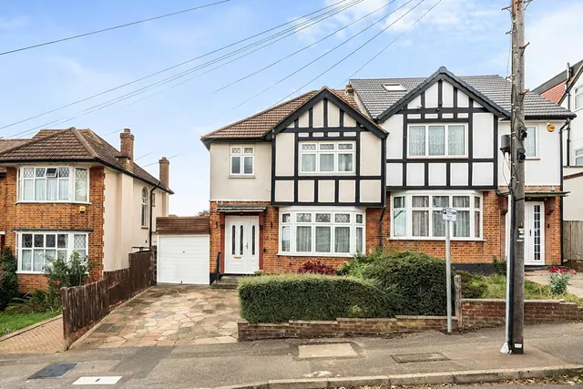 Winchester Road, Northwood, HA6, photo 1