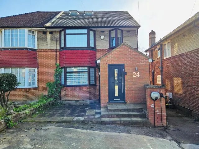 Morley Crescent, Edgware HA8, photo 1