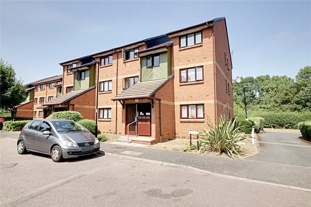 Maltby Drive, Enfield, photo 1