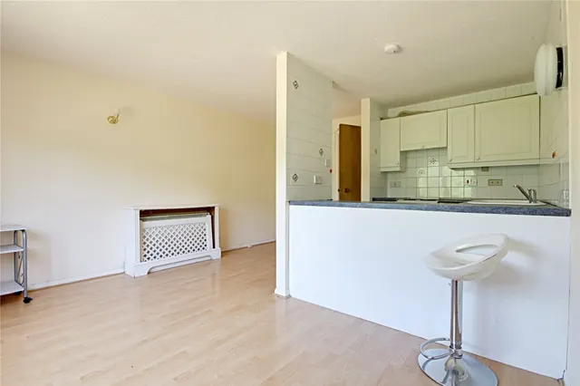 Maltby Drive, Enfield, photo 2