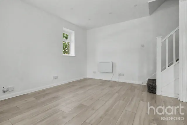 Honeysuckle Way, Bedford, MK41, photo 2