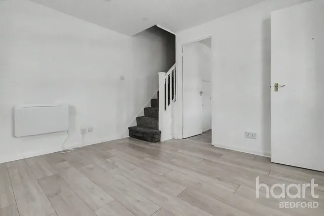 Honeysuckle Way, Bedford, MK41, photo 3