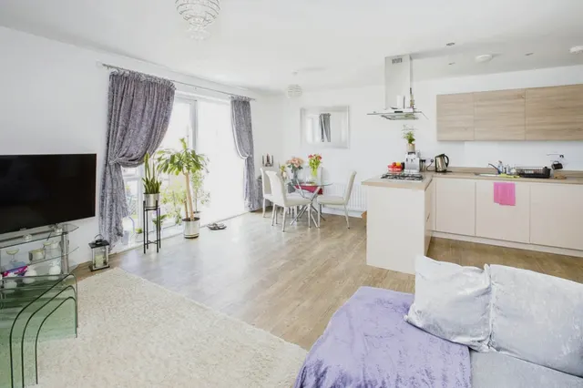Handley Page Road, Barking, IG11, photo 1