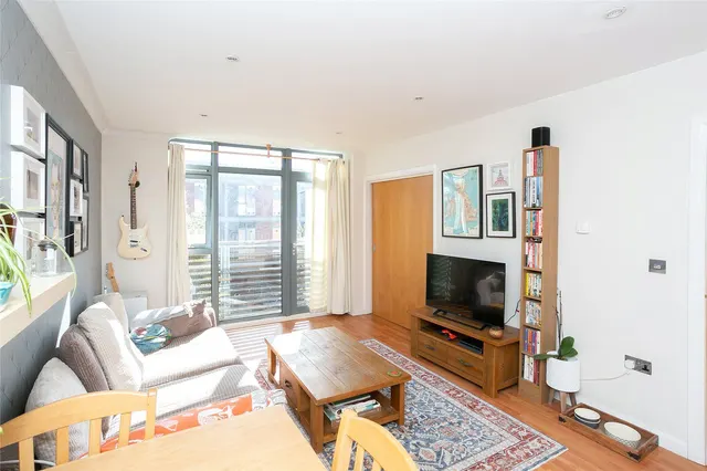 Photo 2 — Flat 19, 533 Whippendell Road, Watford