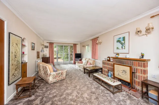 Billingshurst Road, Broadbridge Heath, RH12, photo 3