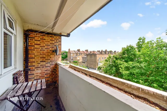 Photo 3 — Alberta Estate, London