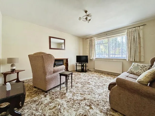 Aldershot Road, Fleet, GU51, photo 3