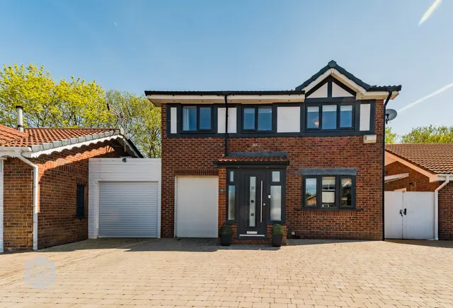 Riverbank Drive, Bury, BL8 1UR, photo 1