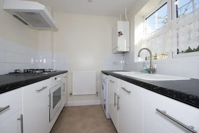 Evenlode Drive, Didcot, OX11, photo 3