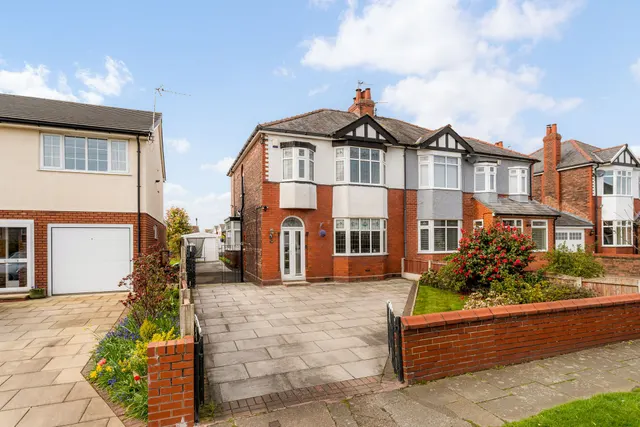 Upton Lane, Widnes, Widnes, WA8 9AQ, photo 1